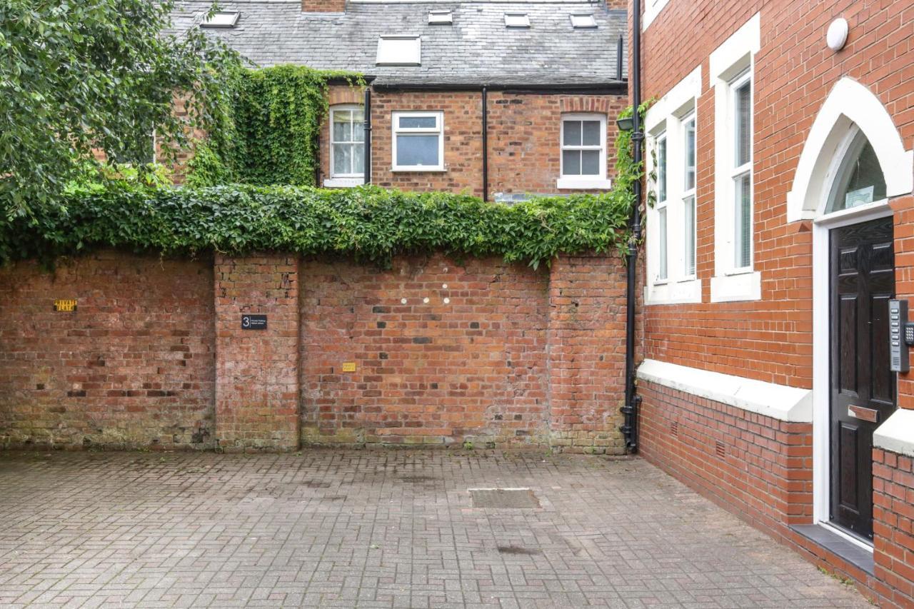 Perfect Centre Location - Historic Albion Mews Apartment Chester